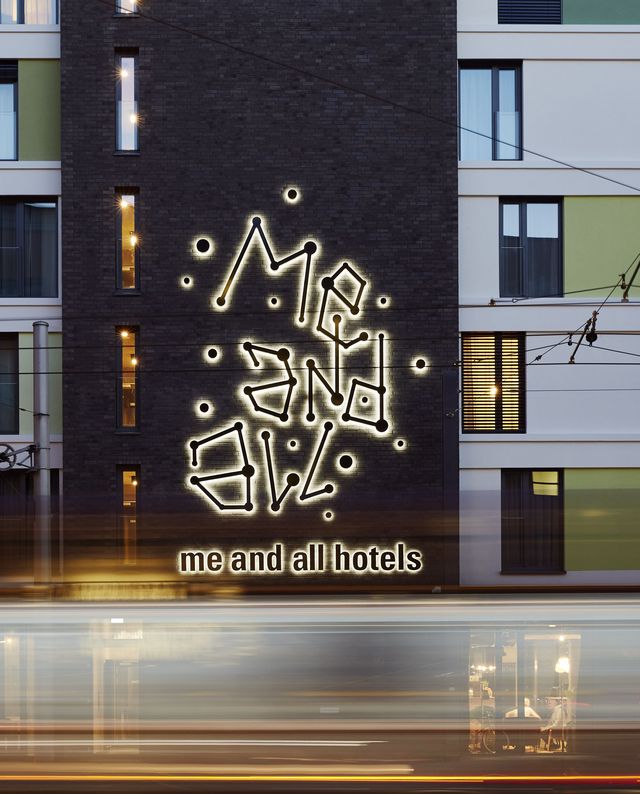 [Translate to Englisch:] me and all hotel mainz | kontakt